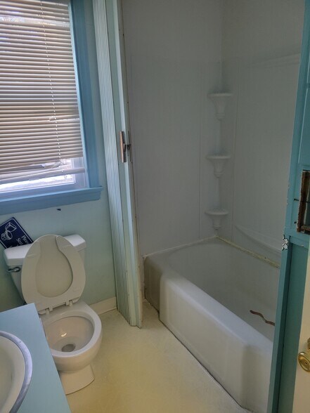 More Photos Of 201 Brookes Ave, Gaithersburg Office For Lease