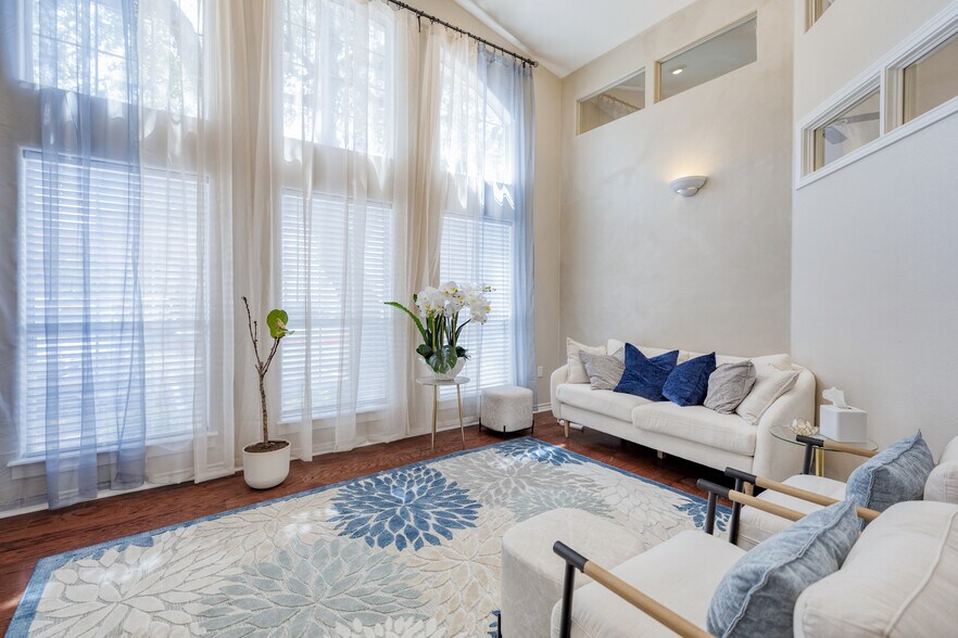 More Photos Of 12335 Hymeadow Dr, Austin Office For Sale