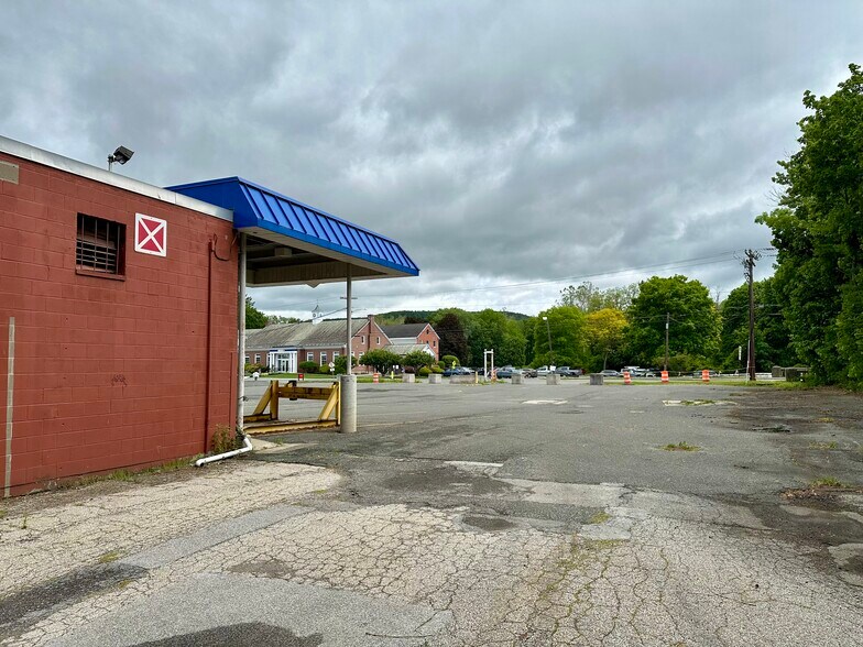 More Photos Of 88 W Park St, Lee Supermarket For Sale