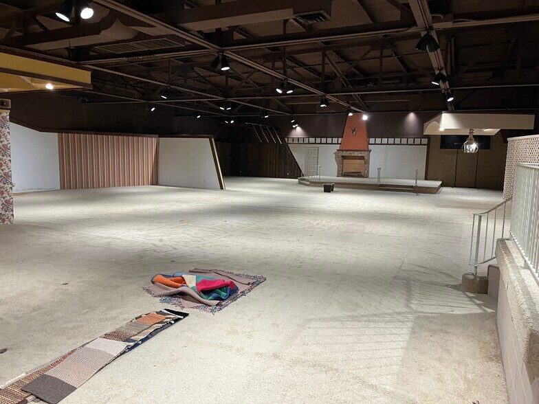 More Photos Of 740 8th Ave, Huntington Warehouse For Sale