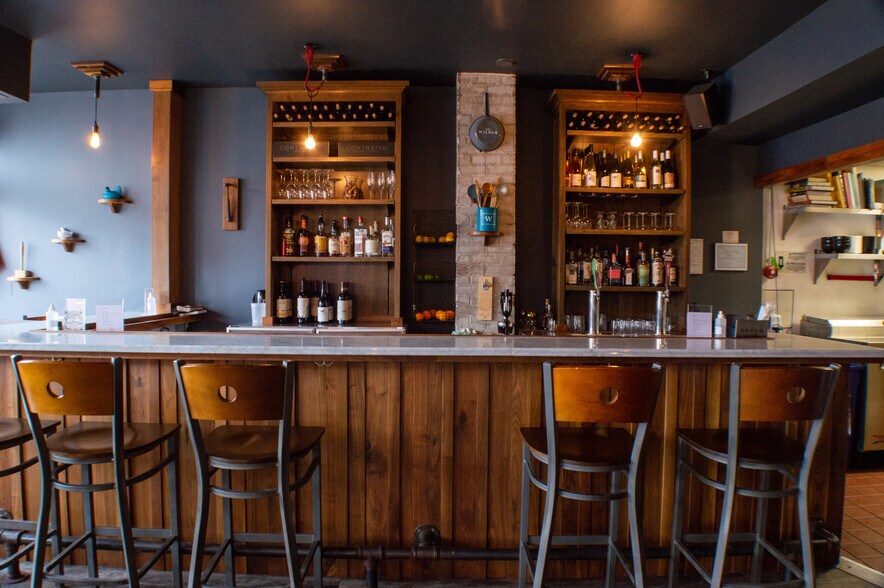 More Photos Of 338 5th Ave N, Bayport Restaurant For Sale