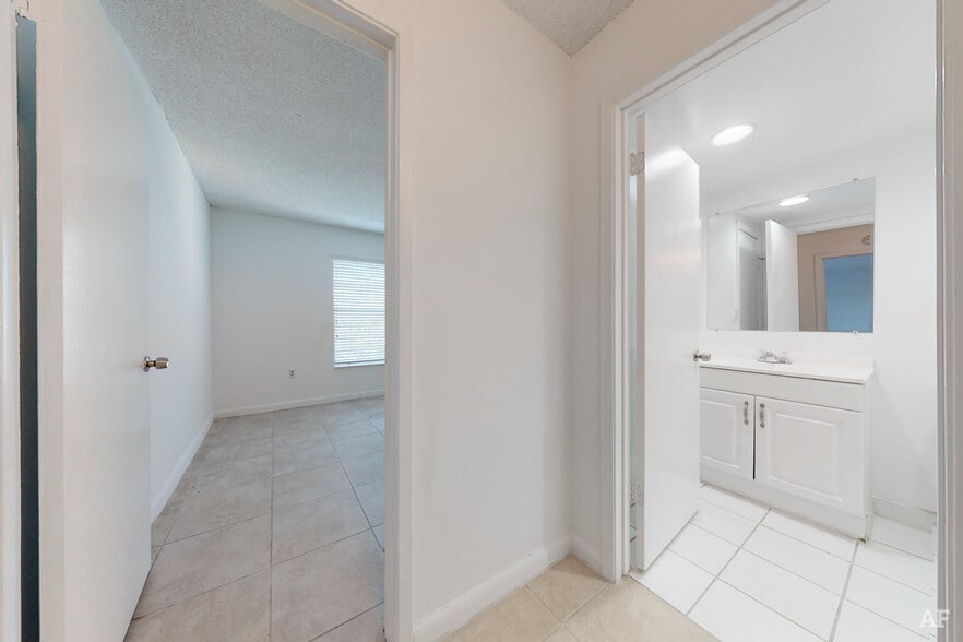 More Photos Of 8445 Springtree Dr, Sunrise Apartments For Sale