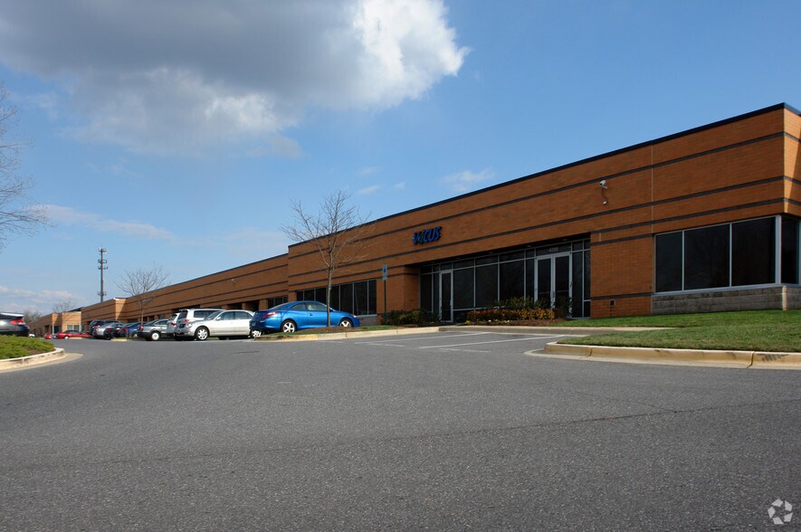 More Photos Of 4260-4296 Forbes Blvd, Lanham Light Distribution For Lease