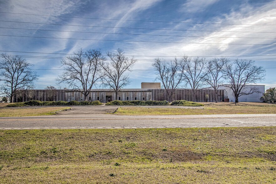 More Photos Of 14 Pine House Rd, Trenton Warehouse For Sale