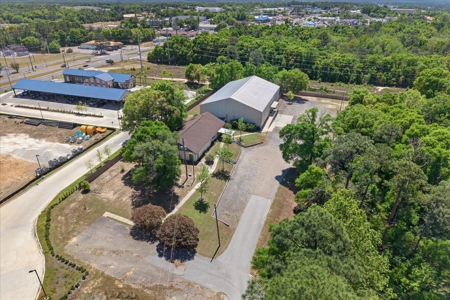 More Photos Of 100 Duggan Ave, Crestview Specialty For Sale