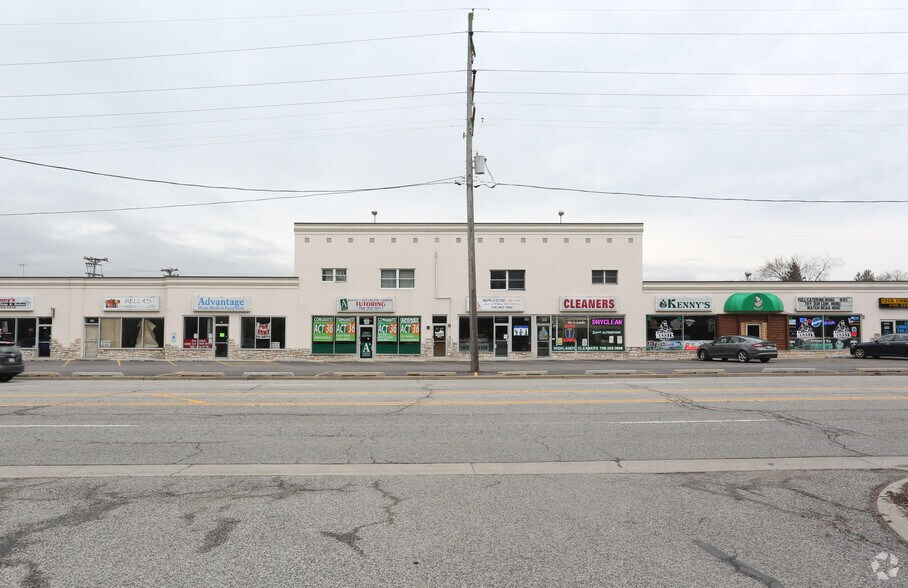 More Photos Of 905-921 W 55th St, Countryside Freestanding For Sale