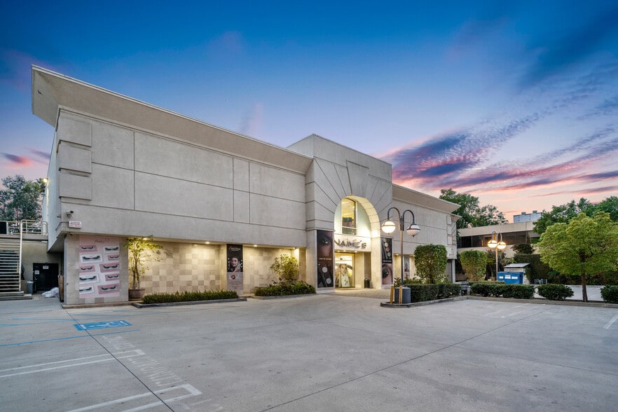 More Photos Of 12640 Riverside Dr, Valley Village Storefront Retail Office For Sale