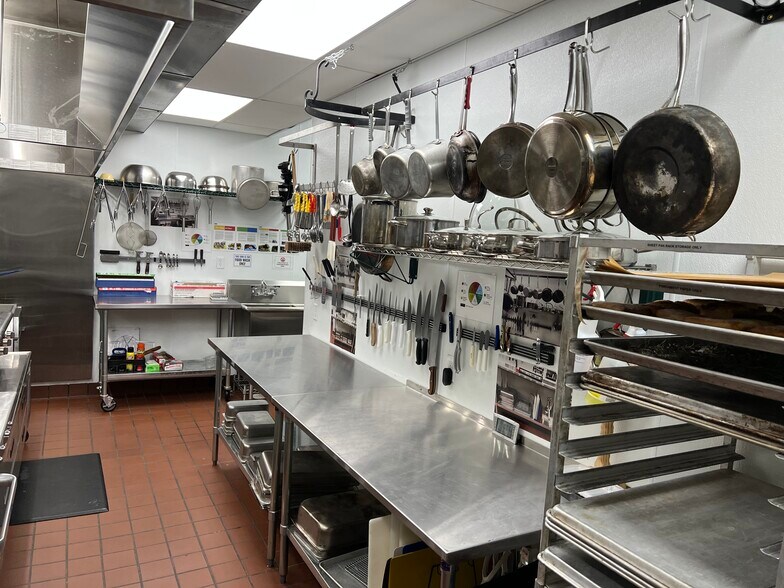 More Photos Of 703 N Main St, Pine Island Fast Food For Lease