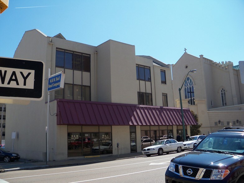 More Photos Of 138 N B B King Blvd, Memphis Office For Sale
