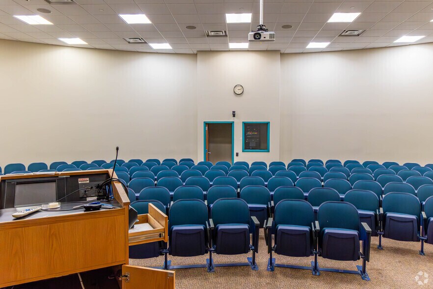 More Photos Of 197 Hance Ave, Tinton Falls Medical For Lease