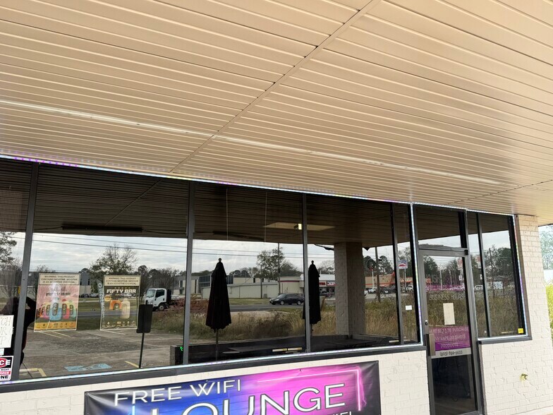 More Photos Of 902 W Panola St, Carthage Freestanding For Lease