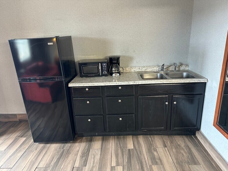 More Photos Of 3140 Kaylor Park dr, Harrisonburg Hotel For Sale