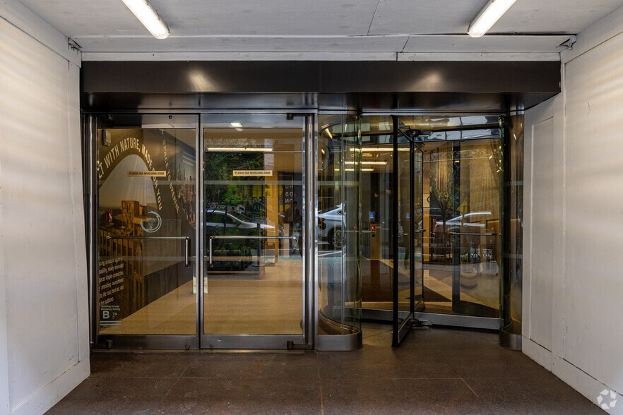 More Photos Of 345 Hudson St, New York Office For Sale