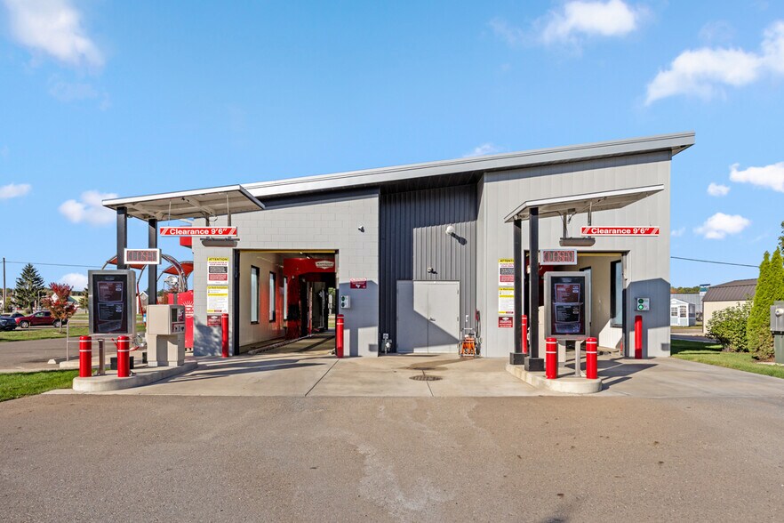 More Photos Of 655 S US Highway 131, Three Rivers General Retail For Sale