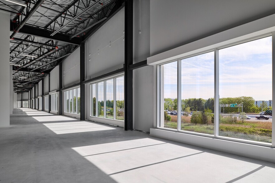 More Photos Of 180 Allstate Pky, Markham Distribution For Sale