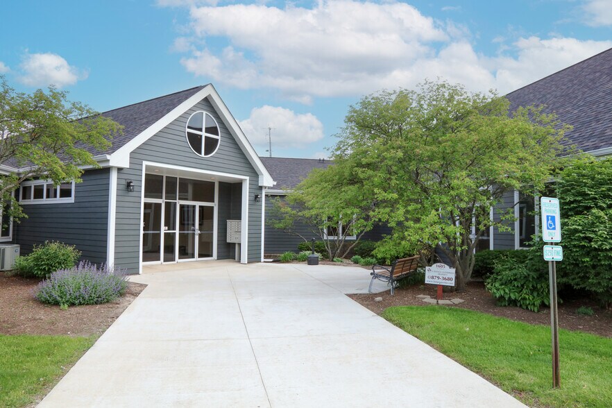 More Photos Of 1605 W Wilson St, Batavia Medical For Lease