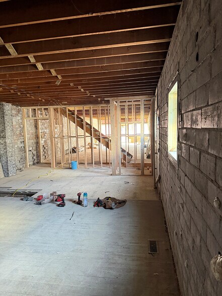 More Photos Of 113 1st Ave NE, Clarion General Retail For Lease