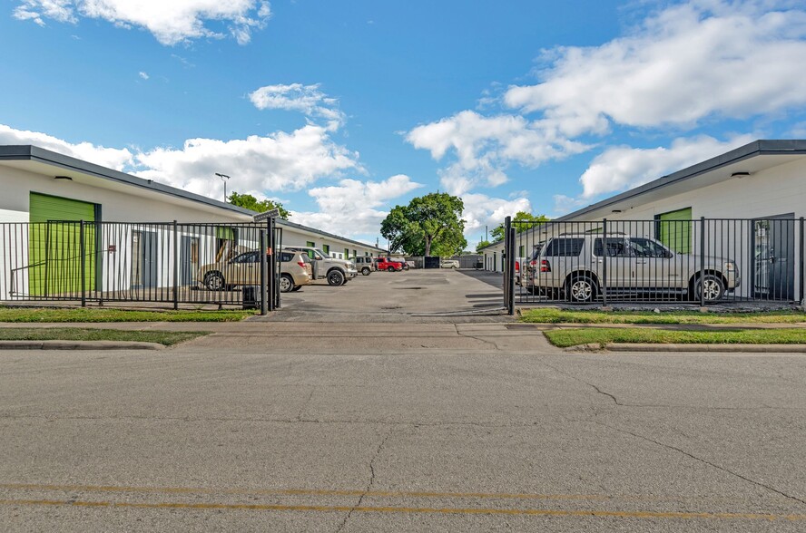 More Photos Of 6020 Jessamine St, Houston Unknown For Lease