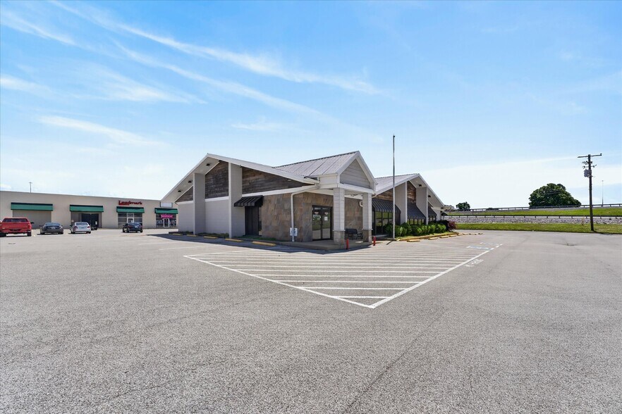 More Photos Of 4000 Fort Campbell Blvd, Hopkinsville Restaurant For Sale