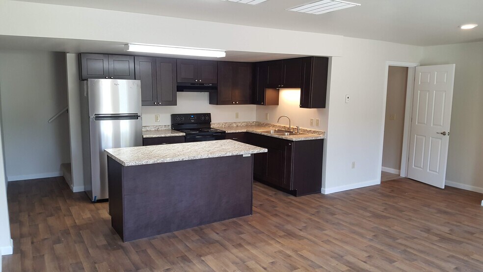 Primary Photo Of 7201 Maple Valley Rd, Brown City Apartments For Sale