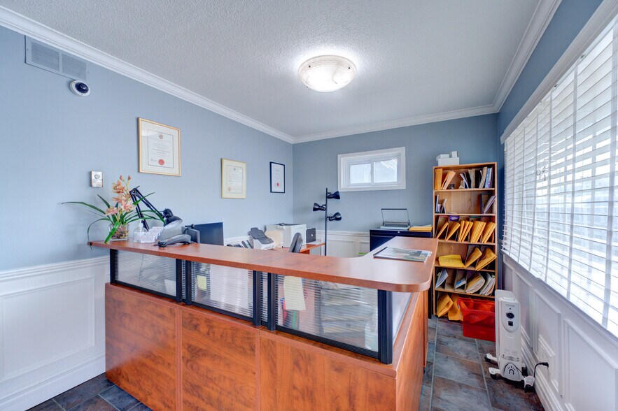 More Photos Of 127 Charing Cross St, Brantford Office For Lease