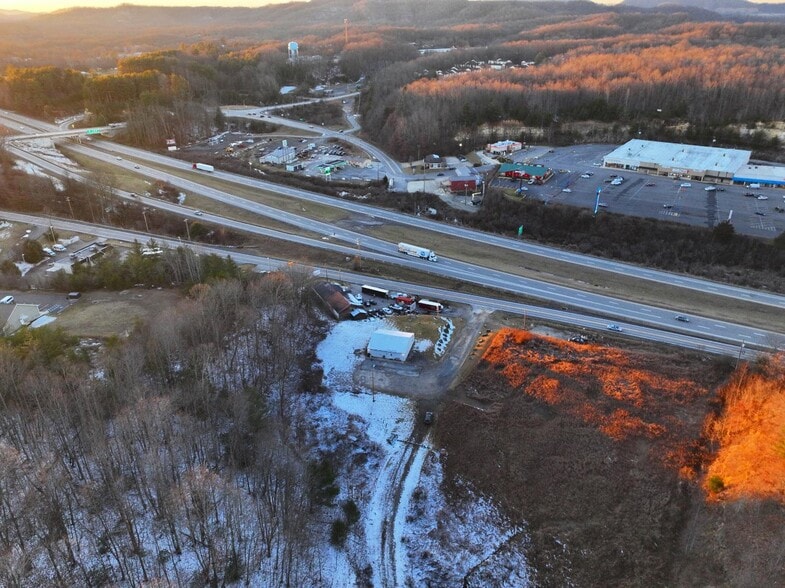 More Photos Of 178 Old Fayette rd, Oak Hill Showroom For Sale