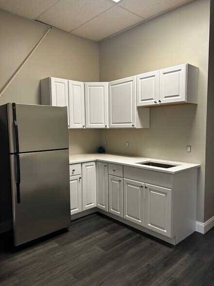 More Photos Of 7610 Post Rd, North Kingstown Freestanding For Lease