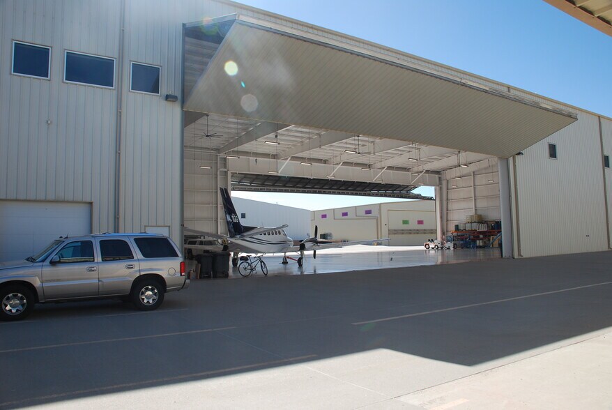 More Photos Of 5765 Taxi Way, Colorado Springs Airplane Hangar For Sale