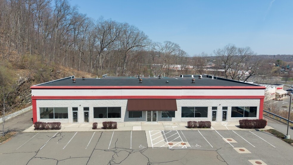 More Photos Of 20 Federal Rd, Brookfield Storefront For Lease
