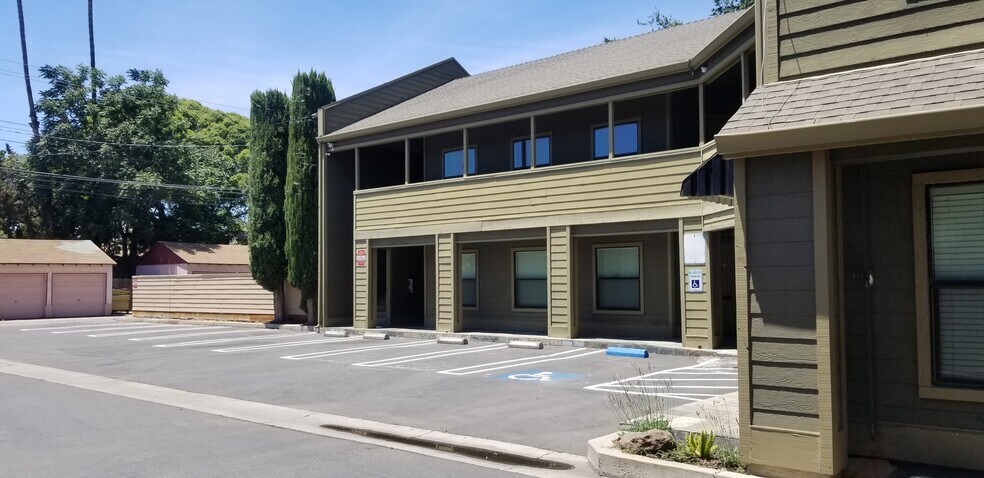 More Photos Of 621-627 13th St, Modesto Office For Lease