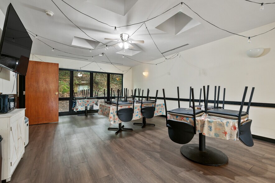 More Photos Of 123 Hamilton Ave, Turtle Creek Healthcare For Sale