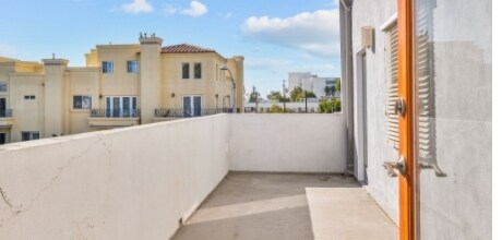 More Photos Of 1411-1413 Cloverfield Blvd, Santa Monica Apartments For Sale