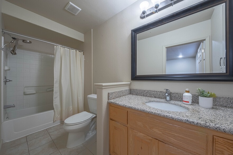 More Photos Of 6 S Wood St, Salinas Hotel For Sale