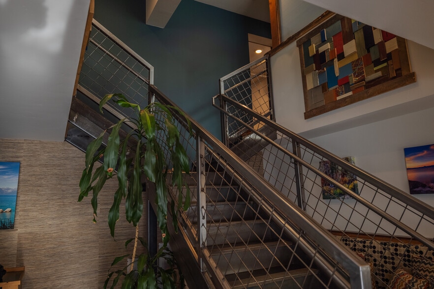 More Photos Of 11020 Trails End Ct, Truckee Flex For Lease