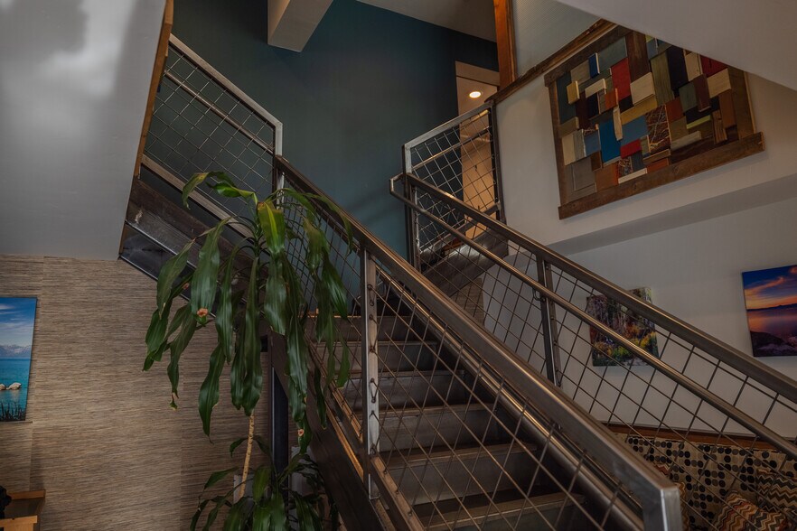 More Photos Of 11020 Trails End Ct, Truckee Flex For Lease