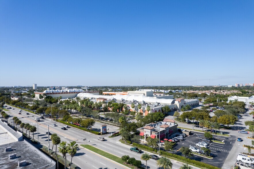 More Photos Of 1205-1425 NE 163rd St, North Miami Beach General Retail For Lease