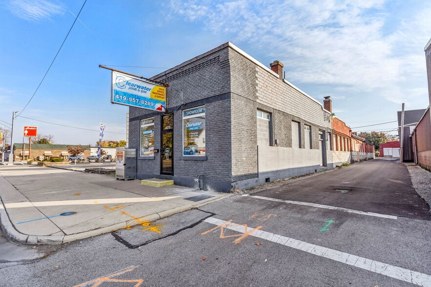 Primary Photo Of 423 N Main St, Findlay Storefront For Sale