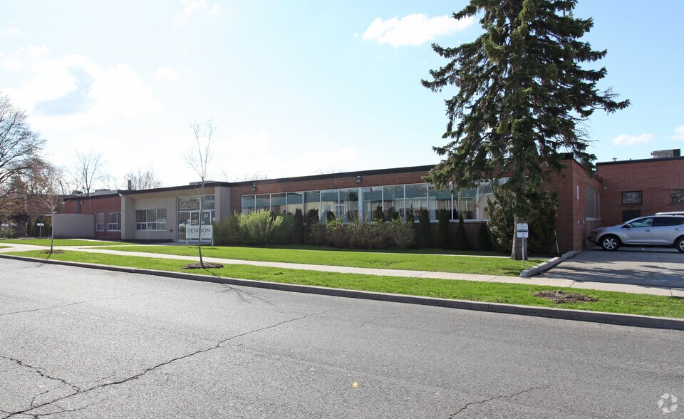 More Photos Of 31-33 Wingold Ave, Toronto Showroom For Lease