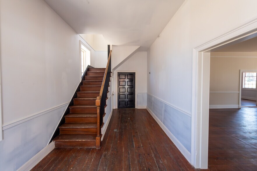 More Photos Of 115 S Jackson St, Salisbury Restaurant For Lease