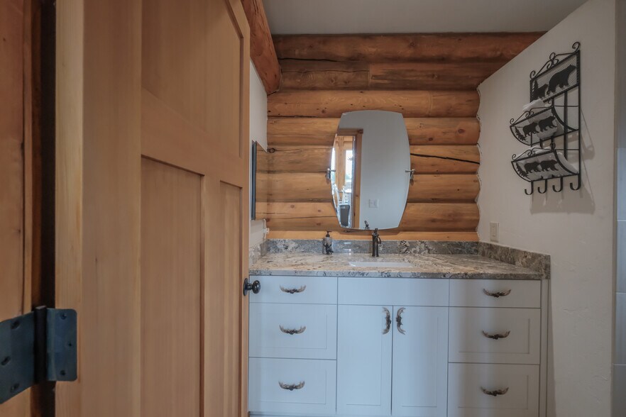 More Photos Of 6331 Lake Pointe Wy, Sweet Home Lodge Meeting Hall For Sale