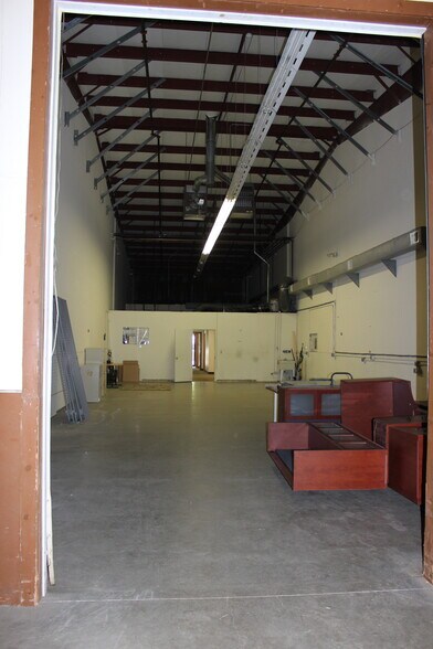 More Photos Of 56 Leonard St, Foxborough Light Distribution For Sale