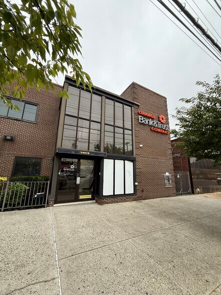 Primary Photo Of 3485 E Tremont Ave, Bronx Office For Lease