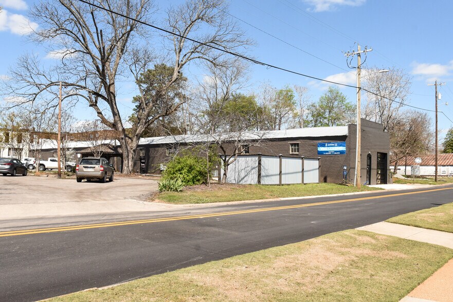 More Photos Of 110 W Green Street, Athens Flex For Lease