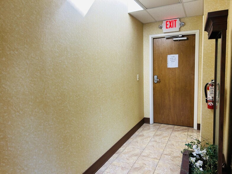 More Photos Of 3006 Glenmore Ave, Cincinnati Medical For Lease