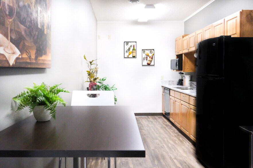 More Photos Of 40 Good Counsel Dr, Mankato Office For Sale