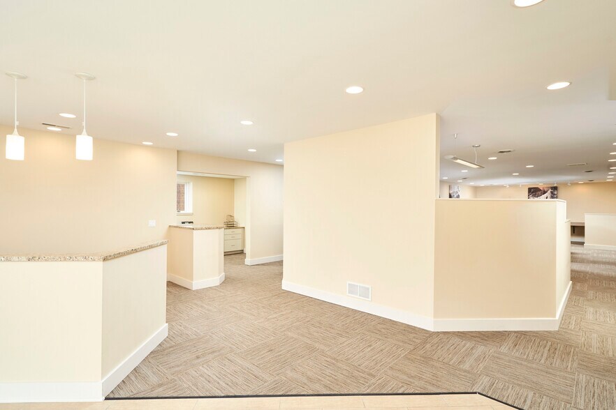 More Photos Of 799 White Pond Dr, Akron Office For Lease