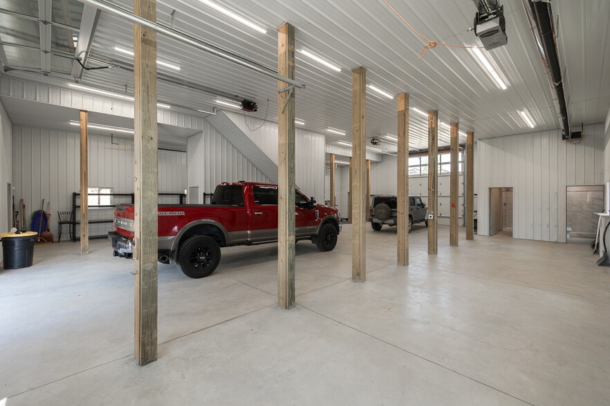 More Photos Of 450 County 424 rd, Grand Lake Flex For Sale