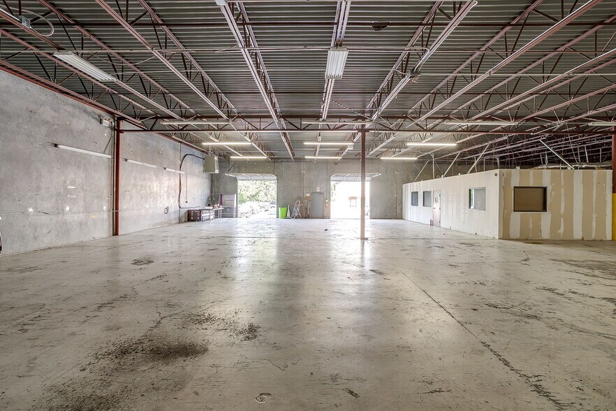 More Photos Of 5520 Midway Rd, Haltom City Warehouse For Lease