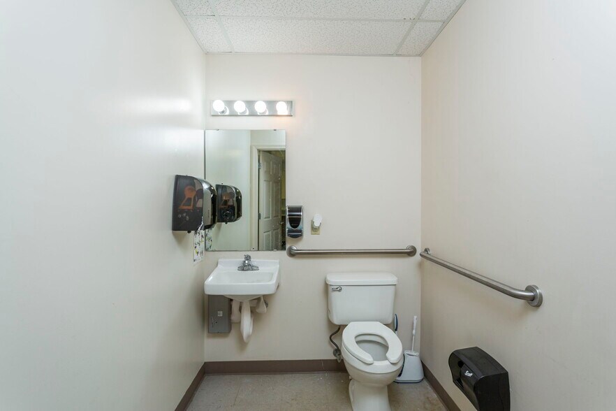 More Photos Of 9986 Spotswood Trl, Mc Gaheysville Office For Lease