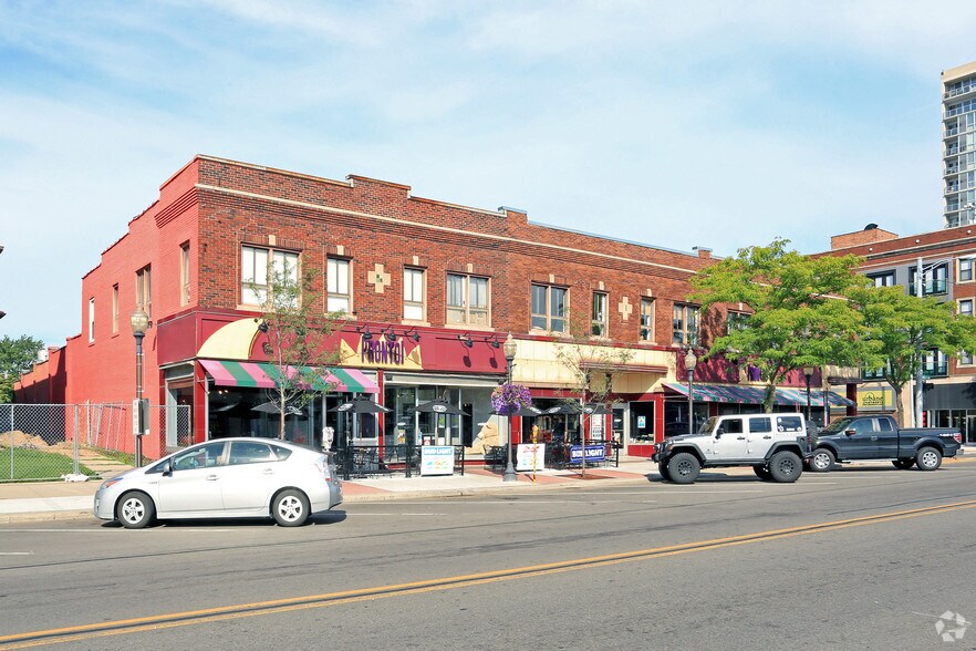 Primary Photo Of 600 S Washington Ave, Royal Oak Storefront Retail Office For Lease